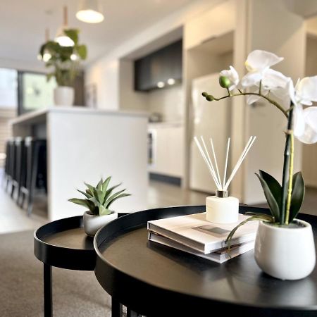 Modern & Central City - By Kosh Bnb Hamilton Exterior photo
